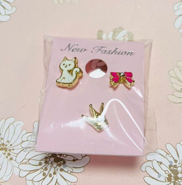 猫 ピアス プチ ねこ リボン 王冠 3点セット ホワイト
