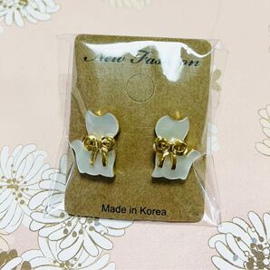 猫 ピアス プチねこ ピアス ゴールドリボン