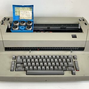 【ジャンク】IBM モデル82C 電動タイプライター ゴルフボール型エレメント6個付き Correcting Selectric II ※引取り可 □の画像1