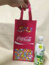 コカ・コーラ クーラーバッグ ピンク 【CocaCola/コカコーラ】 オリジナル スタンプボトルクーラー きゃりーぱみゅぱみゅ ver. 保冷バッグ_画像2