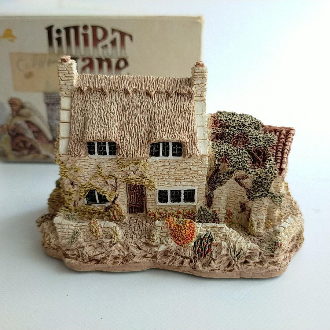 LILLIPUT LANE Cobblers Cottage Miniature House, England, British, Figurine, Vintage, Antique, Handmade, Interior accessories, ornament, Western style