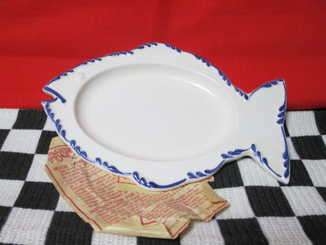 ★Pottery hand-painted off-white navy blue fish small plate French plate accessory case vintage original new, Western tableware, plate, dish, others