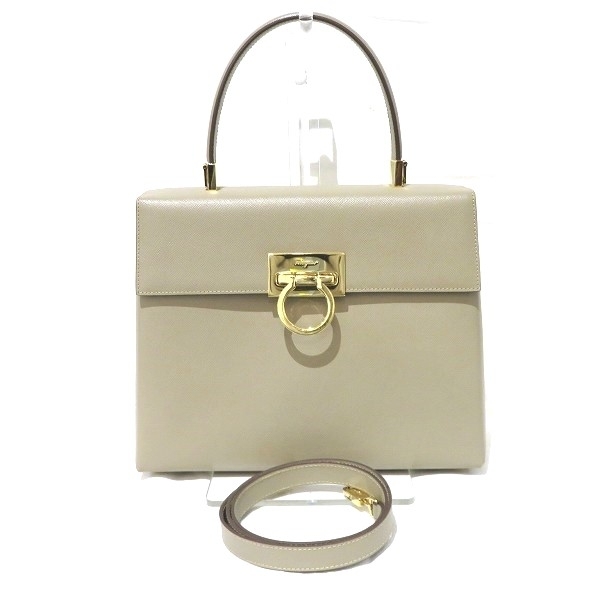 未使用品 Salvatore Ferragamo バッグ ガンチーニ 62 | sindimoveis-sc
