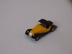 BUSCH ブッシュ 1/87 47103　Morgan Plus 8 (Yellow & Black) ドイツ製