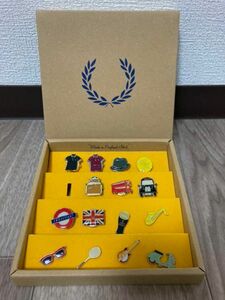 Fred Perry ボタンカバー&ピンバッジセット