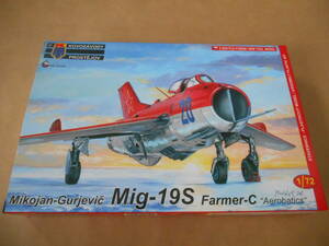 〔全国一律送料340円込〕1/72 KPモデル ミコヤン MiG-19S ファーマーC ”アクロバット飛行隊”