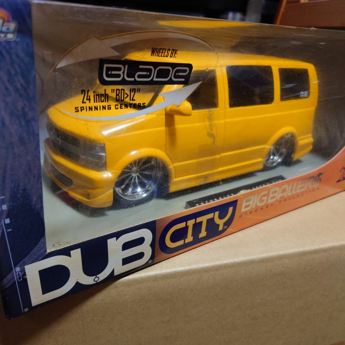 注目の福袋をピックアップ! シボレーアストロ DUB CITY 1/18 ミニカー