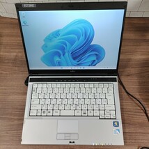 FUJITSU 富士通　ノートパソコン　LIFEBOOK 　FMV-S8390 　初期化済_画像1