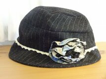 「レディース・婦人用」クロッチェ　灰色帽子　裏面花柄模様　サイズ５７cm　キャップ　帽子　スタイルハット_画像6