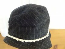 「レディース・婦人用」クロッチェ　灰色帽子　裏面花柄模様　サイズ５７cm　キャップ　帽子　スタイルハット_画像5