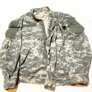 米軍放出品 ARMY ACU デジタル迷彩　コンバットジャケット　MーR 中古　ウクライナ軍