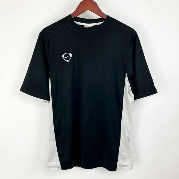 NIKE ナイキ 半袖 Tシャツ メンズ M 黒 ブラック カジュアル スポーツ トレーニング ゴルフ ウェア シンプ ワンポイント ロゴ 刺繍 ドライ