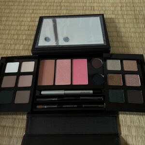 laura mercier(ローラ　メルシエ) マスタークラス　カラー　エッセンシャル　コレクション