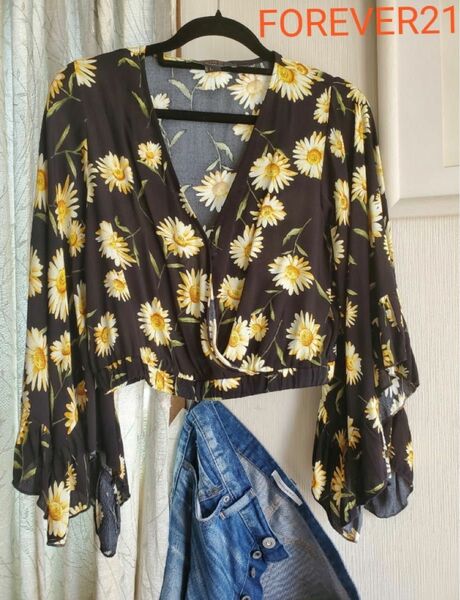 FOREVER21　シフォンシャツ　S 　花柄 トップス