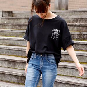 Girly Doll ロゴプリントTシャツ