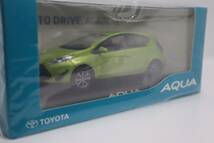  1/30 TOYOTA トヨタ アクア AQUA 後期　非売品 カラーサンプル ミニカー　フレッシュグリーンマイカメタリック 588_画像2