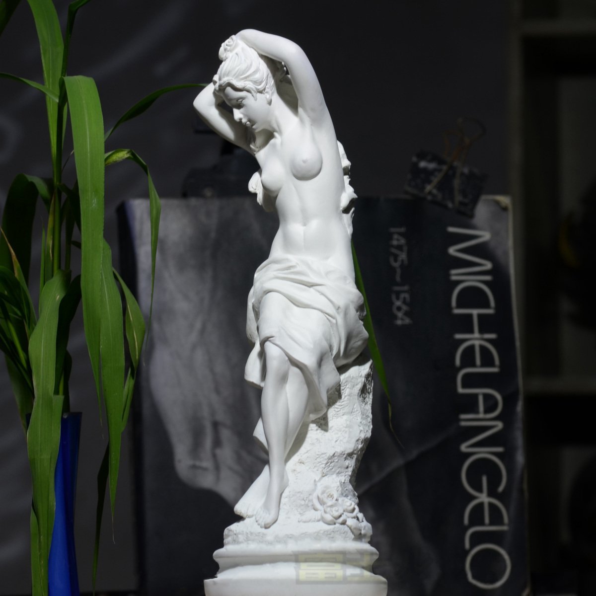Aphrodite, die griechische Göttin der Liebe, Schönheit und Sex. Skulptur, Statue, Westliche Waren, Objekt, Ornament, Figur, Innere, Harz, handgefertigt, Interieur-Zubehör, Ornament, westlicher Stil