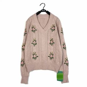 Vネックニット ニットセーター ケーブル編み 毛ふんわり素敵刺繍花柄