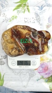 久慈地方琥珀原石４１６g。