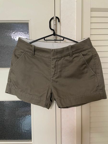 ユニクロ　コットン　ショートパンツ　OLIVE 