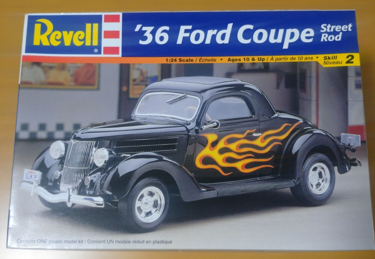 アメ車 Revell 1934 フォード クーペ ストリートロッド-