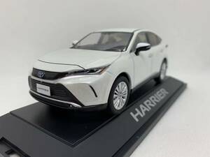 1/30 トヨタ ハリアー TOYOTA HARRIER ホワイトパールクリスタル（070）J04-01-101