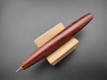 【FongLai Woodworks】銘木鉛筆【アフリカ血檀】波杢　(インクレスペン　永久鉛筆)_画像1