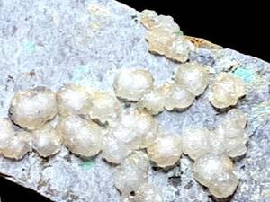 【新出】雲南省産球状アラゴナイト・2・4g（中国産鉱物標本）