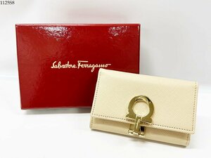 ★外観美品★ Salvatore Ferragamo サルヴァトーレ フェラガモ ガンチーニ 6連 キーケース ベージュ系 ゴールド金具 箱付き 1125S8-13