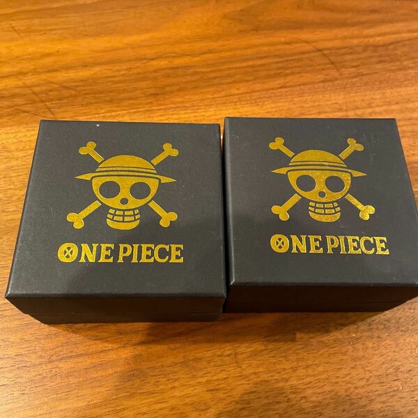 ワンピース　腕時計2本とONE PIECE ストロングワールド DVDのセット