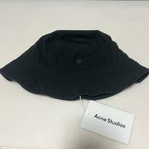 新品 Acne Studiosアクネ ストゥディオズ フェイスパッチ コットン バケットハット 帽子 ブラック ユニセックス_画像2