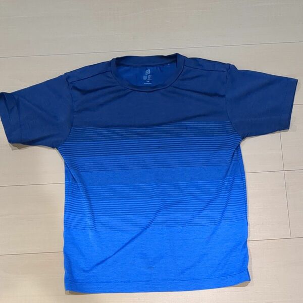 ユニクロ 半袖Tシャツ　140cm　青
