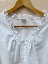 イギリスヨーロッパ古着チロリアンシャツ コットン レース ブラウス Tyrolean blouse lace frill blouse shirt 半袖パフスリーブLV786_画像3