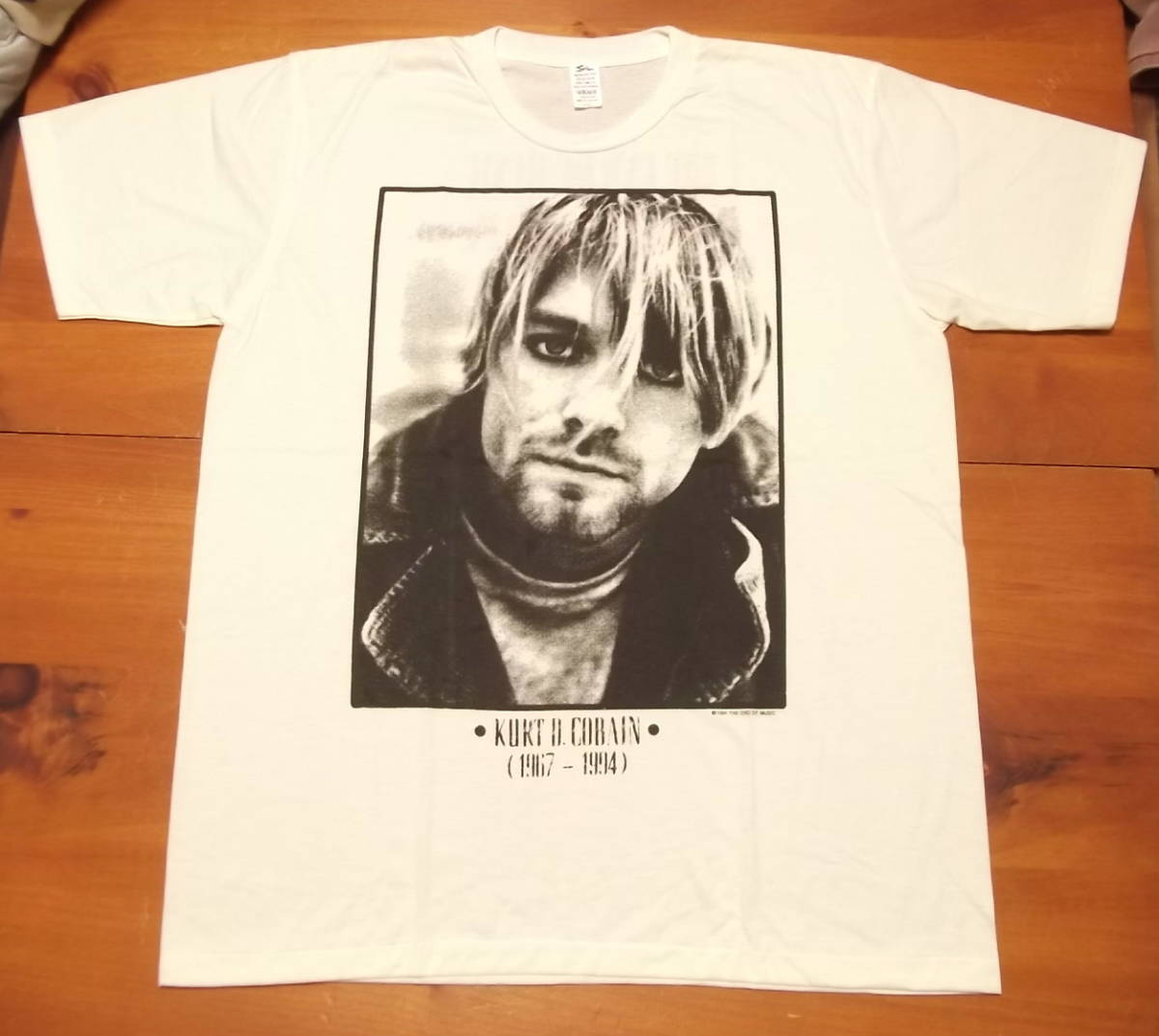 ヤフオク! -「カートコバーン tシャツ 追悼」の落札相場・落札価格