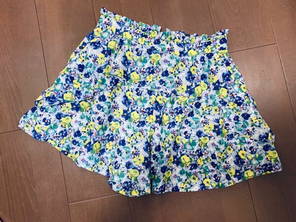 【美品】TOCCA 小花柄　ショートパンツ キュロット　フレア