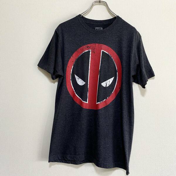 アメリカ古着　MARVEL　マーベル　デッドプール　半袖Tシャツ　大判プリント　キャラ物　Mサイズ　【J380】