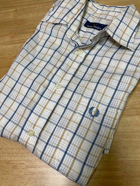 美品/フレッドペリー綿100%ワンポイント刺繍半袖シャツ