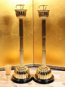 CE71 寺院仏具 真鍮製 菊灯一対 高さ50.5cm さざえ 木製漆塗 仏教美術 蝋燭 燈台 灯明台 菊燈 浄土真宗