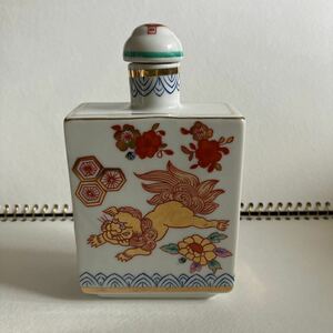.. source shaoxing wine . white ceramics Mini bottle a little with defect 