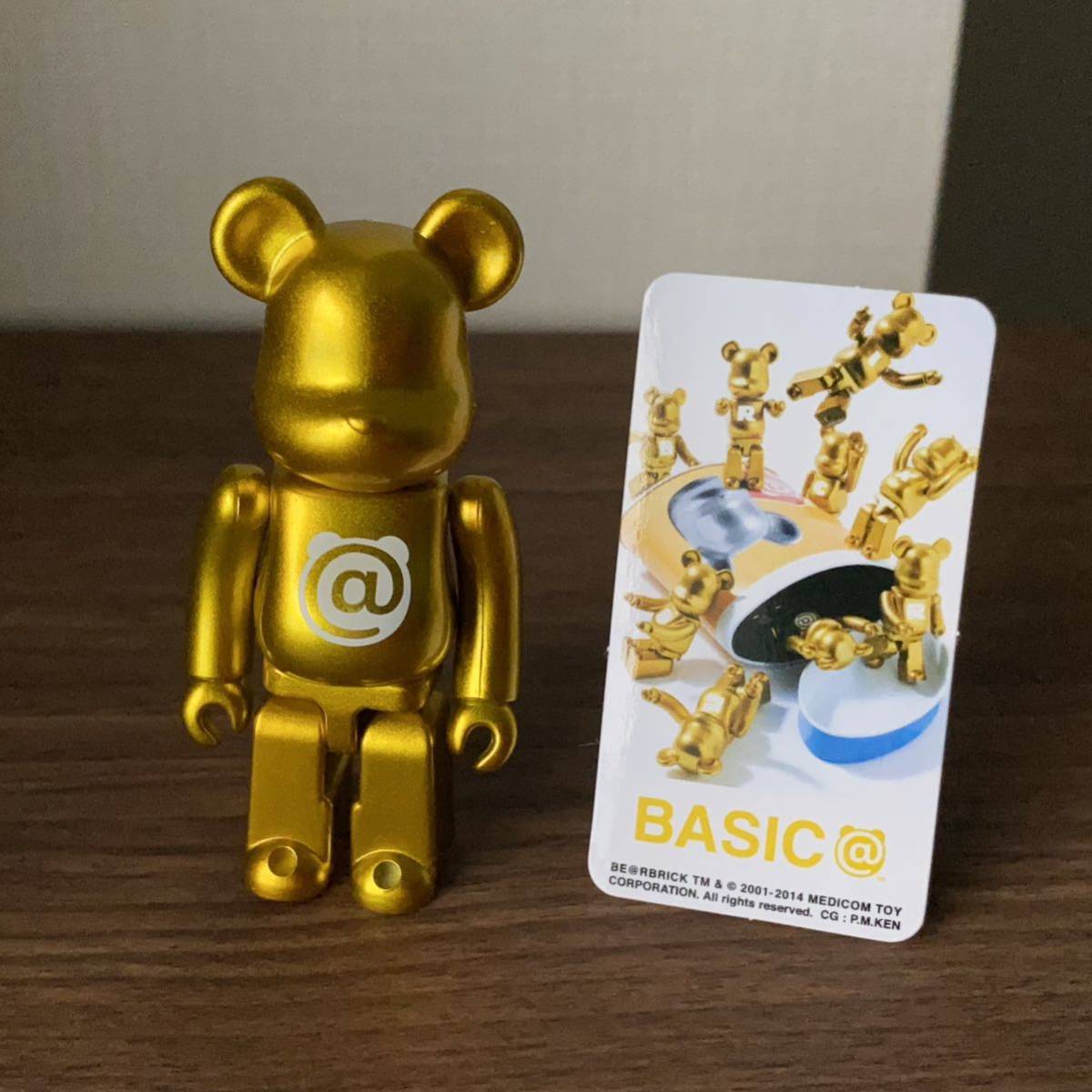 安いそれに目立つ BE@RBRICK 100% ベーシック セット ケース付き