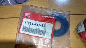 ホンダ CR125R 純正 未使用 ホイールダストシール 91254-KA3-831 HONDA CR250R CRF150F CRF230F CRF250F CR500R HONDA 