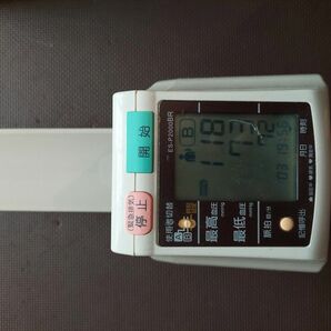 テルモ　血圧計 アームイン ES-P2000B