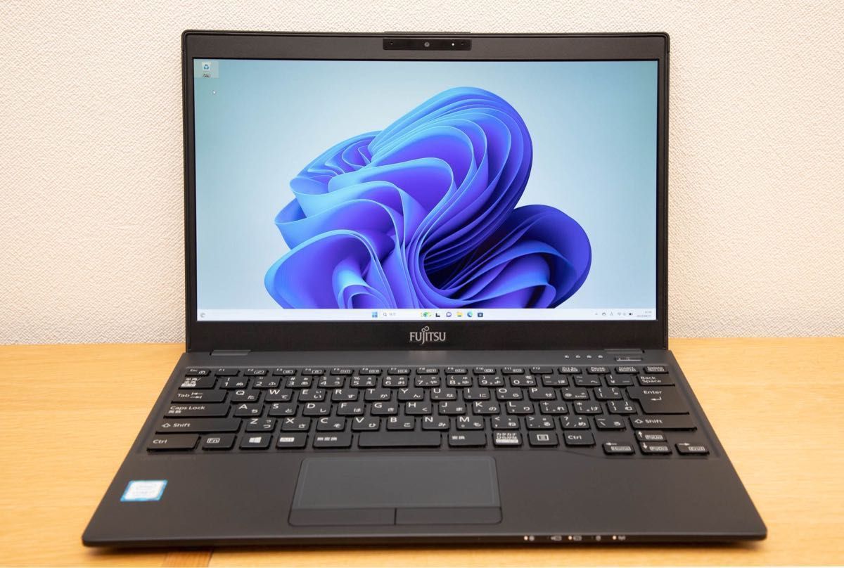 富士通 FMV LIFEBOOK UH90/C3 Intel Corei7-8565U 8Gメモリー 256G SSD