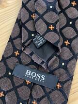 【美品】HUGO BOSS リネン混シルクネクタイ　大剣約10cm パターン柄ブラウン基調_画像2