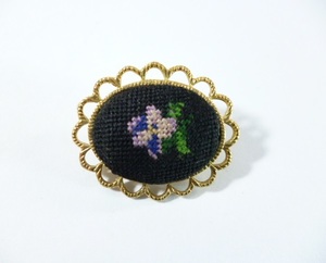 β プチポワン ブローチ β Petit Point 刺繍 プチポアン