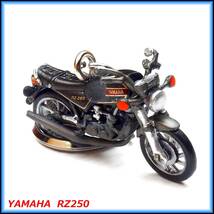 ヤマハ RZ250 バイク ストラップ キーホルダー マフラー ホイール カウル シート サスペンション ショック タンク ミラー ハンドル ライト_画像2