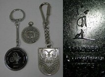 1980 三菱 高倉健 1927 ELMO 昭和十年簡易保険メダル キーホルダー レタ-パックライト可 0523V1G_画像1