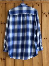 GAP ☆ チェックシャツ 長袖シャツ ネルシャツ size L ブルー　ボーイフレンドフィット　レディース_画像2