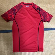 UNDER ARMOUR 半袖シャツ MD 赤 ヒートギア コンプレッション s/s ショートスリーブ インナー M HG Tシャツ 丸首 combine コンバイン_画像1