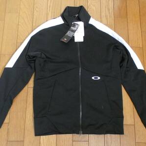 (物47)定価8,800円 オークリー OAKLEY トレーニングジャケット FOA402876 メンズSの画像1